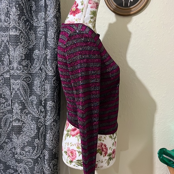 Metallic/ glitter Top ✨ - Picture 4 of 11